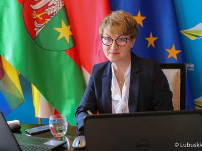 Marszałek Elżbieta Anna Polak podczas sierpniowej sesji Sejmiku Województwa Lubuskiego