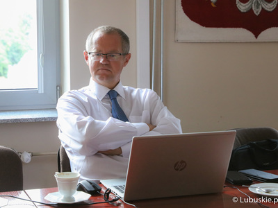 Radny wojewódzki Zbigniew Kościk podczas sierpniowej sesji Sejmiku Województwa Lubuskiego