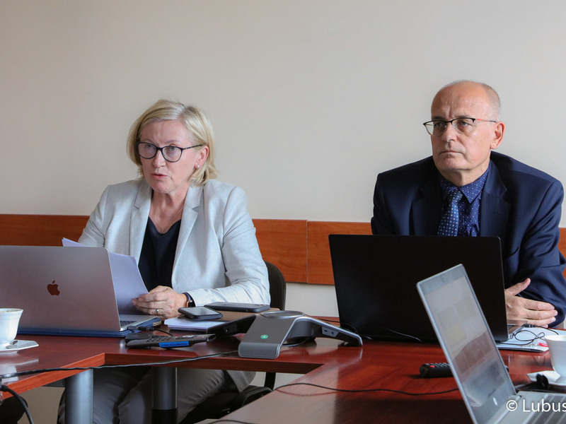 Radni wojewódzcy: Małgorzata Gośniowska-Kola oraz Kazimierz Łatwiński podczas sierpniowej sesji Sejmiku Województwa Lubuskiego