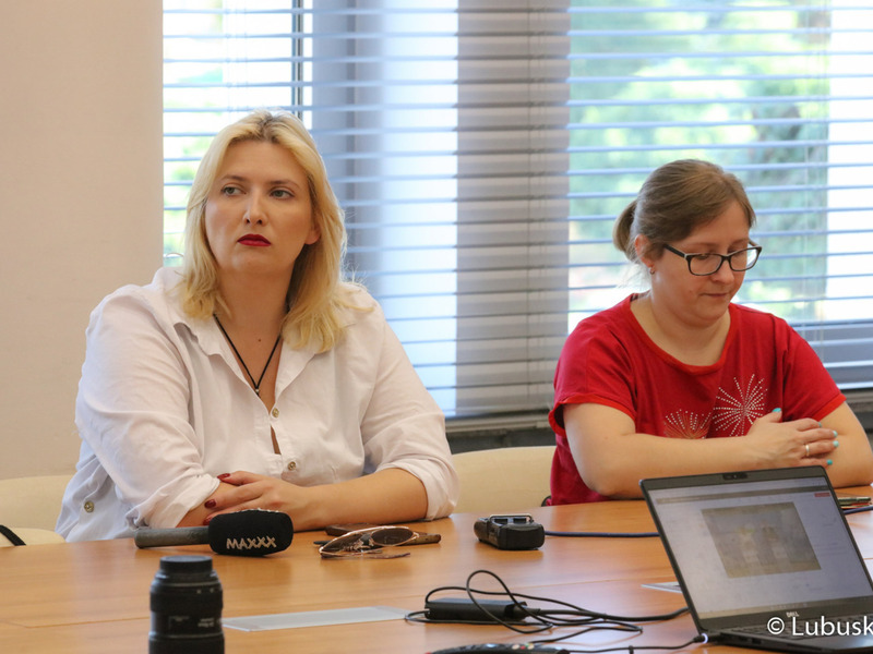 Dziennikarki na konferencji prasowej dot. samorządowego wsparcia dla lubuskich szpitali i instytucji kultury.