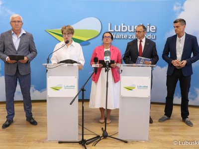 Uczestnicy konferencji prasowej na temat interwencji ws. katastrofy ekologicznej w Odrze oraz odpowiedzi na pismo Rzecznika Praw Obywatelskich