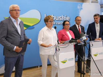 Uczestnicy konferencji prasowej na temat interwencji ws. katastrofy ekologicznej w Odrze oraz odpowiedzi na pismo Rzecznika Praw Obywatelskich