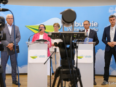 Uczestnicy konferencji prasowej na temat interwencji ws. katastrofy ekologicznej w Odrze oraz odpowiedzi na pismo Rzecznika Praw Obywatelskich
