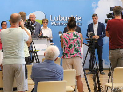 Uczestnicy konferencji prasowej na temat interwencji ws. katastrofy ekologicznej w Odrze oraz odpowiedzi na pismo Rzecznika Praw Obywatelskich