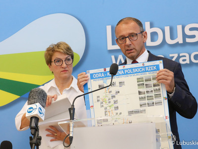 Uczestnicy konferencji prasowej na temat interwencji ws. katastrofy ekologicznej w Odrze oraz odpowiedzi na pismo Rzecznika Praw Obywatelskich