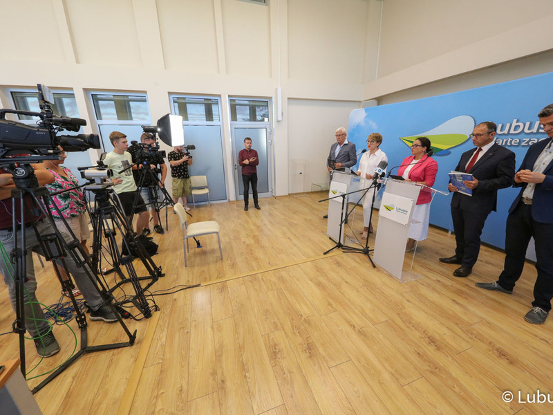Uczestnicy konferencji prasowej na temat interwencji ws. katastrofy ekologicznej w Odrze oraz odpowiedzi na pismo Rzecznika Praw Obywatelskich