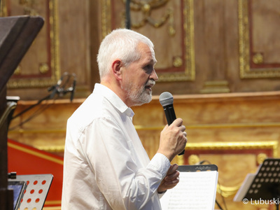 Cezary Zych na koncercie międzynarodowego festiwalu muzyki dawnej "Muzyka w Raju" w Paradyżu. 