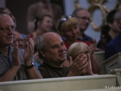 Publiczność międzynarodowego festiwalu muzyki dawnej "Muzyka w Raju" w Paradyżu. 