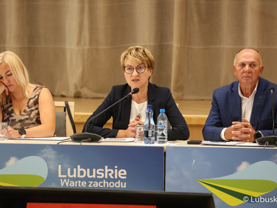 Spotkanie przedstawicieli lubuskiego samorządu, Polskiego Związku Wędkarskiego, policji, straży pożarnej oraz społeczników poświęcone katastrofie ekologicznej w Odrze. 