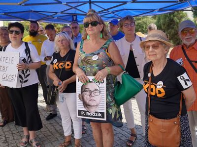 18 sierpnia 2022 r. Pikieta przed Sądem Rejonowym w Zielonej Górze w sprawie działań rządu wobec katastrofy ekologicznej na Odrze