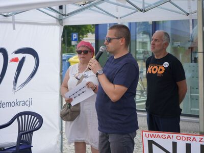 18 sierpnia 2022 r. Pikieta przed Sądem Rejonowym w Zielonej Górze w sprawie działań rządu wobec katastrofy ekologicznej na Odrze