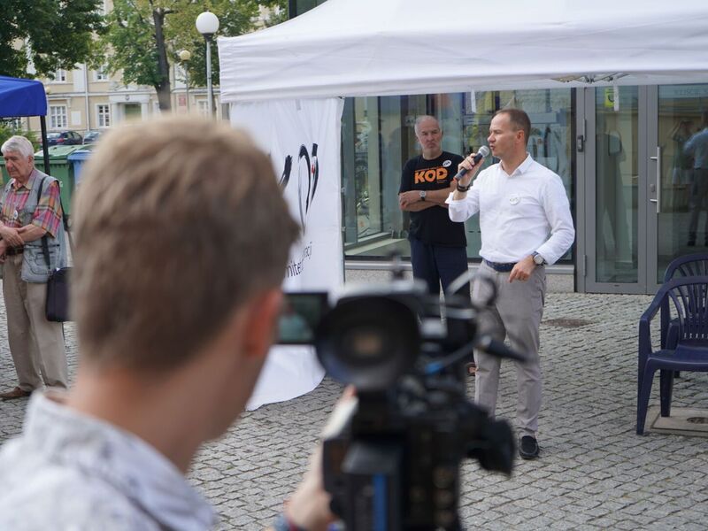 18 sierpnia 2022 r. Pikieta przed Sądem Rejonowym w Zielonej Górze w sprawie działań rządu wobec katastrofy ekologicznej na Odrze