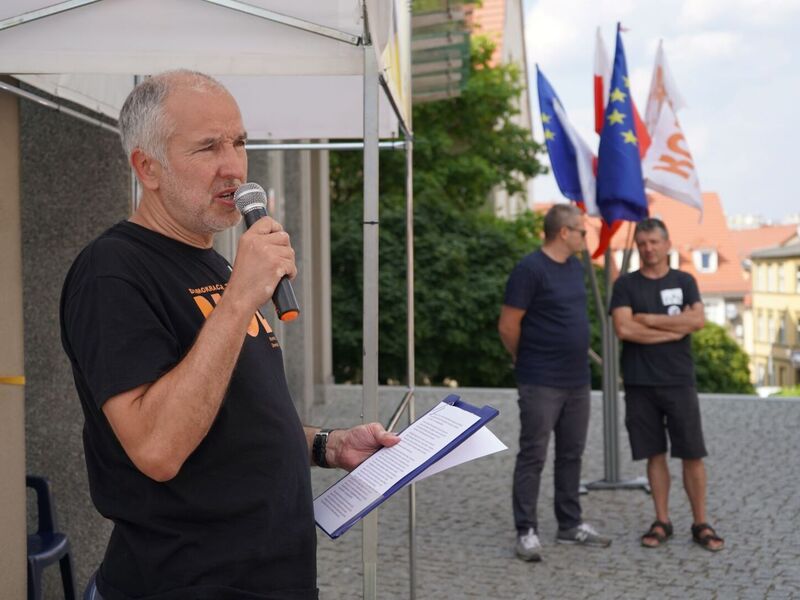 18 sierpnia 2022 r. Pikieta przed Sądem Rejonowym w Zielonej Górze w sprawie działań rządu wobec katastrofy ekologicznej na Odrze