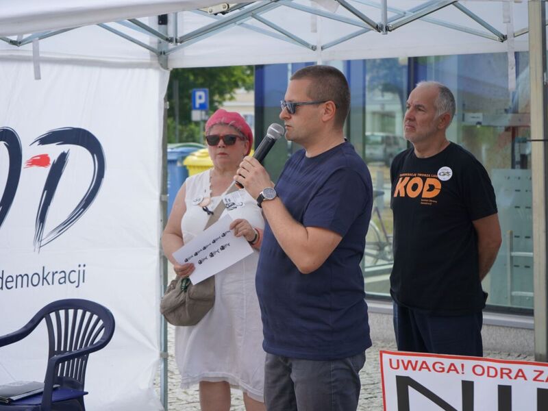 18 sierpnia 2022 r. Pikieta przed Sądem Rejonowym w Zielonej Górze w sprawie działań rządu wobec katastrofy ekologicznej na Odrze