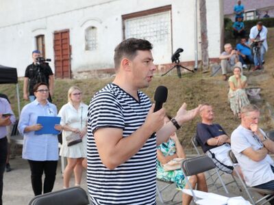 19 sierpnia 2022 r. Spotkanie z Donaldem Tuskiem w Krośnie Odrzańskim na temat katastrofy ekologicznej w Odrze