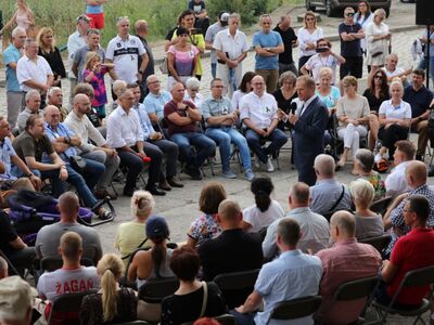 19 sierpnia 2022 r. Spotkanie z Donaldem Tuskiem w Krośnie Odrzańskim na temat katastrofy ekologicznej w Odrze