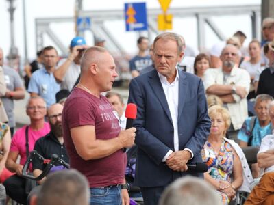 19 sierpnia 2022 r. Spotkanie z Donaldem Tuskiem w Krośnie Odrzańskim na temat katastrofy ekologicznej w Odrze