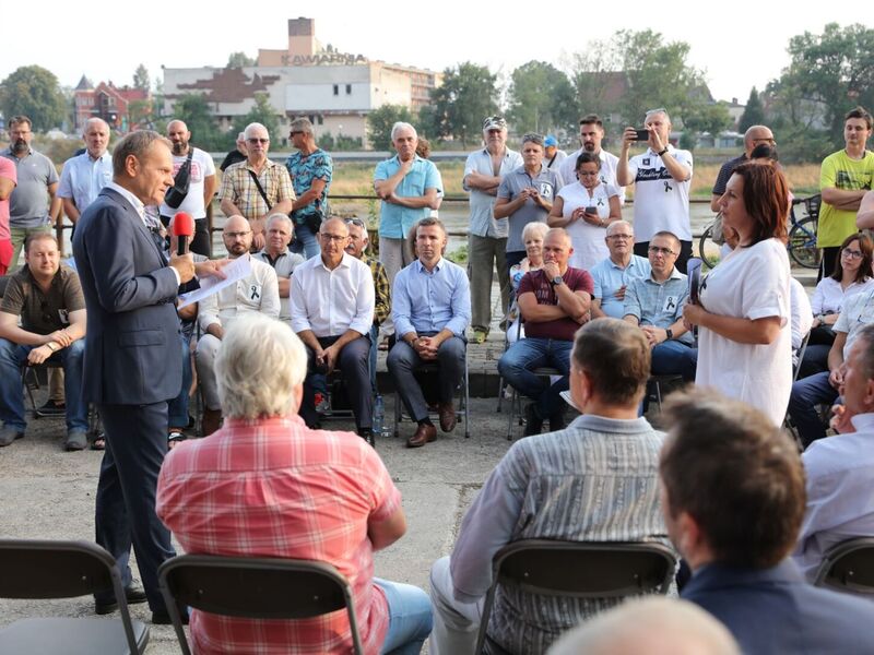 19 sierpnia 2022 r. Spotkanie z Donaldem Tuskiem w Krośnie Odrzańskim na temat katastrofy ekologicznej w Odrze
