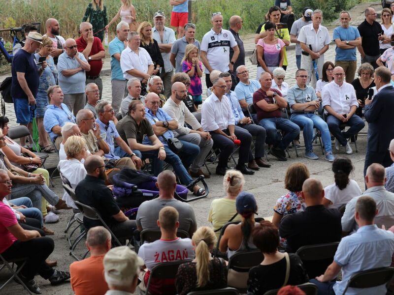 19 sierpnia 2022 r. Spotkanie z Donaldem Tuskiem w Krośnie Odrzańskim na temat katastrofy ekologicznej w Odrze