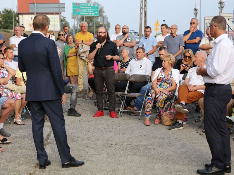 19 sierpnia 2022 r. Spotkanie z Donaldem Tuskiem w Krośnie Odrzańskim na temat katastrofy ekologicznej w Odrze