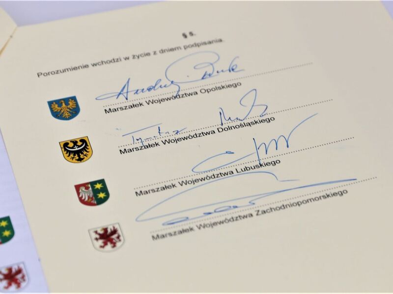 22 sierpnia 2022 r. w Cigacicach (gmina Sulechów) nad Odrą, w Przystani Tu, podpisano porozumienie czterech marszałków Polski zachodniej w sprawie programu ratunkowego dla Odry