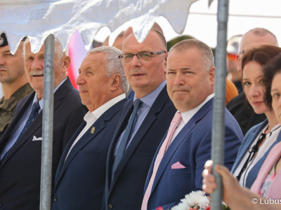 Uroczystości 83. rocznicy wybuchu II Wojny Światowej na Placu Bohaterów w Zielonej Górze. Na zdjęciu (w centrum) m.in. wicemarszałek Stanisław Tomczyszyn i Senator RP Robert Dowhan.