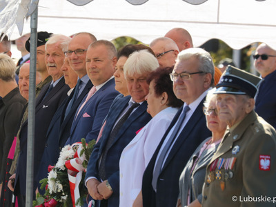 Uroczystości 83. rocznicy wybuchu II Wojny Światowej na Placu Bohaterów w Zielonej Górze. Na zdjęciu m.in. wicemarszałek Stanisław Tomczyszyn i Senator RP Robert Dowhan.