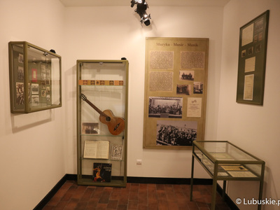 Eksponaty zmodernizowanego Muzeum Woldenberczyków w Dobiegniewie.