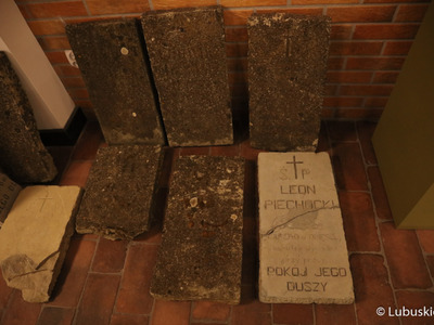 Eksponaty zmodernizowanego Muzeum Woldenberczyków w Dobiegniewie.