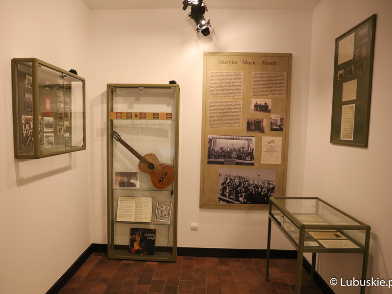 Eksponaty zmodernizowanego Muzeum Woldenberczyków w Dobiegniewie.