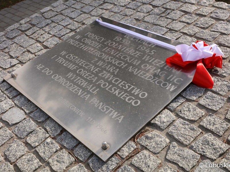 Tablica pamiątkowa w Muzeum Woldenberczyków w Dobiegniewie.