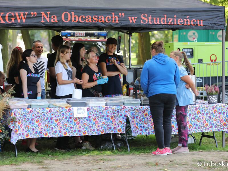Jedno ze stoisk Kół Gospodyń Wiejskich na Święcie Województwa Lubuskiego w Kożuchowie