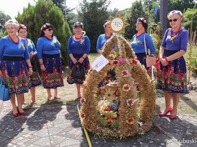 Wieniec dożynkowy na Lubuskim Święcie Plonów w Zwierzynie w powiecie strzelecko-drezdeneckim