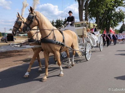 Korowód podczas Lubuskiego Święta Plonów w Zwierzynie w powiecie strzelecko-drezdeneckim
