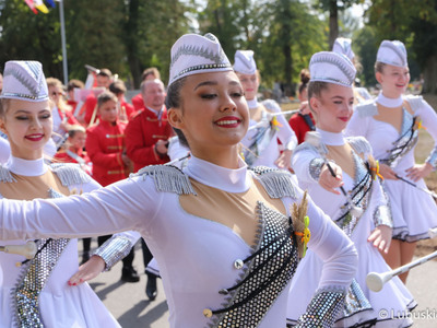 Korowód podczas Lubuskiego Święta Plonów w Zwierzynie w powiecie strzelecko-drezdeneckim