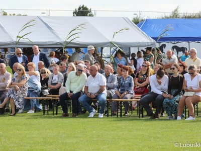 Uczestnicy Lubuskiego Święta Plonów w Zwierzynie w powiecie strzelecko-drezdeneckim