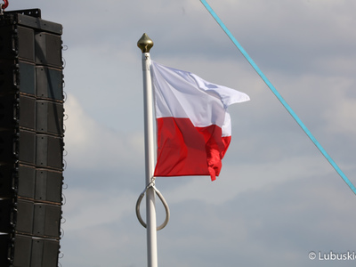 Polska flaga na Lubuskim Święcie Plonów w Zwierzynie w powiecie strzelecko-drezdeneckim