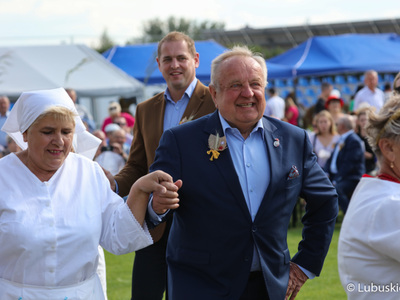 Senator Władysław Komarnicki na Lubuskim Święcie Plonów w Zwierzynie w powiecie strzelecko-drezdeneckim