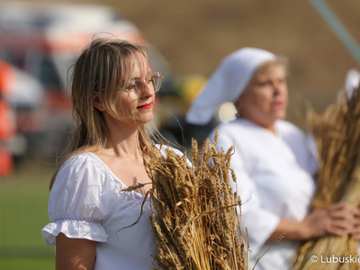 Uczestnicy Lubuskiego Święta Plonów w Zwierzynie w powiecie strzelecko-drezdeneckim