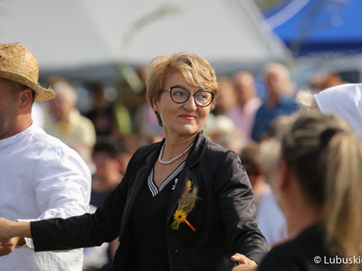 Marszałek Elżbieta Anna Polak na Lubuskim Święcie Plonów w Zwierzynie w powiecie strzelecko-drezdeneckim