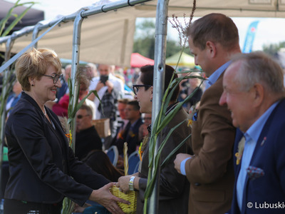 Uczestnicy Lubuskiego Święta Plonów w Zwierzynie w powiecie strzelecko-drezdeneckim