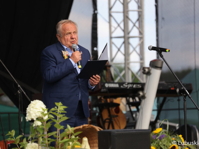 Senator Władysław Komarnicki na Lubuskim Święcie Plonów w Zwierzynie w powiecie strzelecko-drezdeneckim