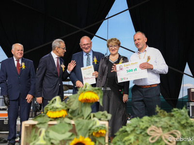 Uczestnicy Lubuskiego Święta Plonów w Zwierzynie w powiecie strzelecko-drezdeneckim