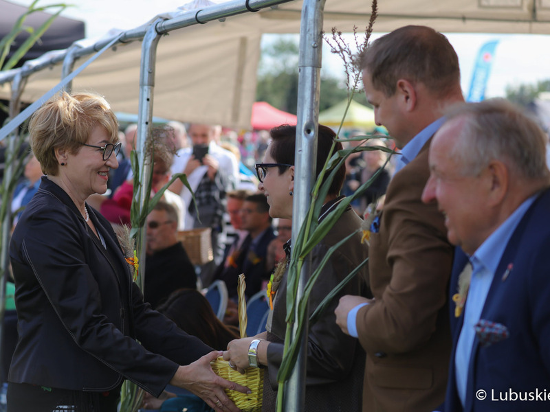 Uczestnicy Lubuskiego Święta Plonów w Zwierzynie w powiecie strzelecko-drezdeneckim