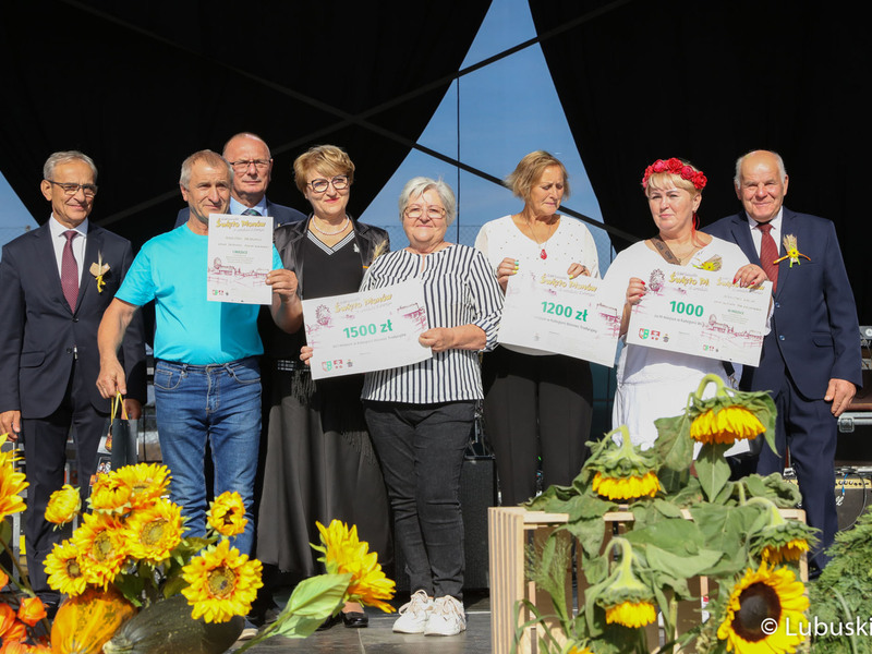Uczestnicy Lubuskiego Święta Plonów w Zwierzynie w powiecie strzelecko-drezdeneckim
