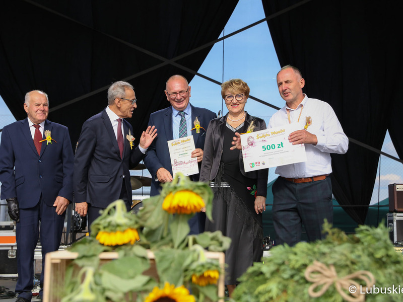 Uczestnicy Lubuskiego Święta Plonów w Zwierzynie w powiecie strzelecko-drezdeneckim