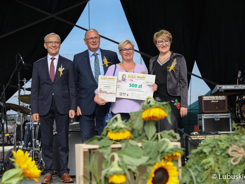 Uczestnicy Lubuskiego Święta Plonów w Zwierzynie w powiecie strzelecko-drezdeneckim