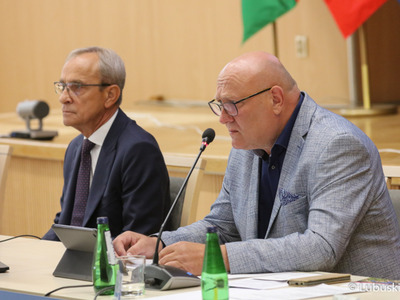 Prezydium Sejmiku Województwa Lubuskiego. Przewodniczący Wacław Maciuszonek (na pierwszym planie) i wiceprzewodniczący Mirosław Marcinkiewicz