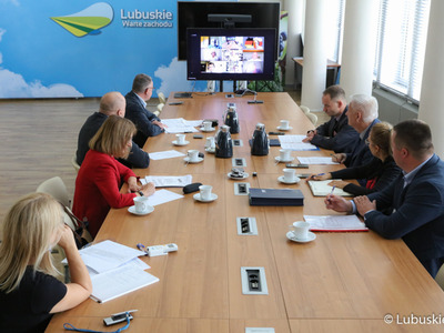 Przedstawiciele woj. lubuskiego podczas wideokonferencji w sprawie Odry