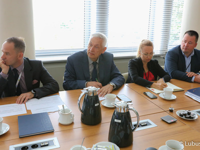 Przedstawiciele woj. lubuskiego podczas wideokonferencji w sprawie Odry